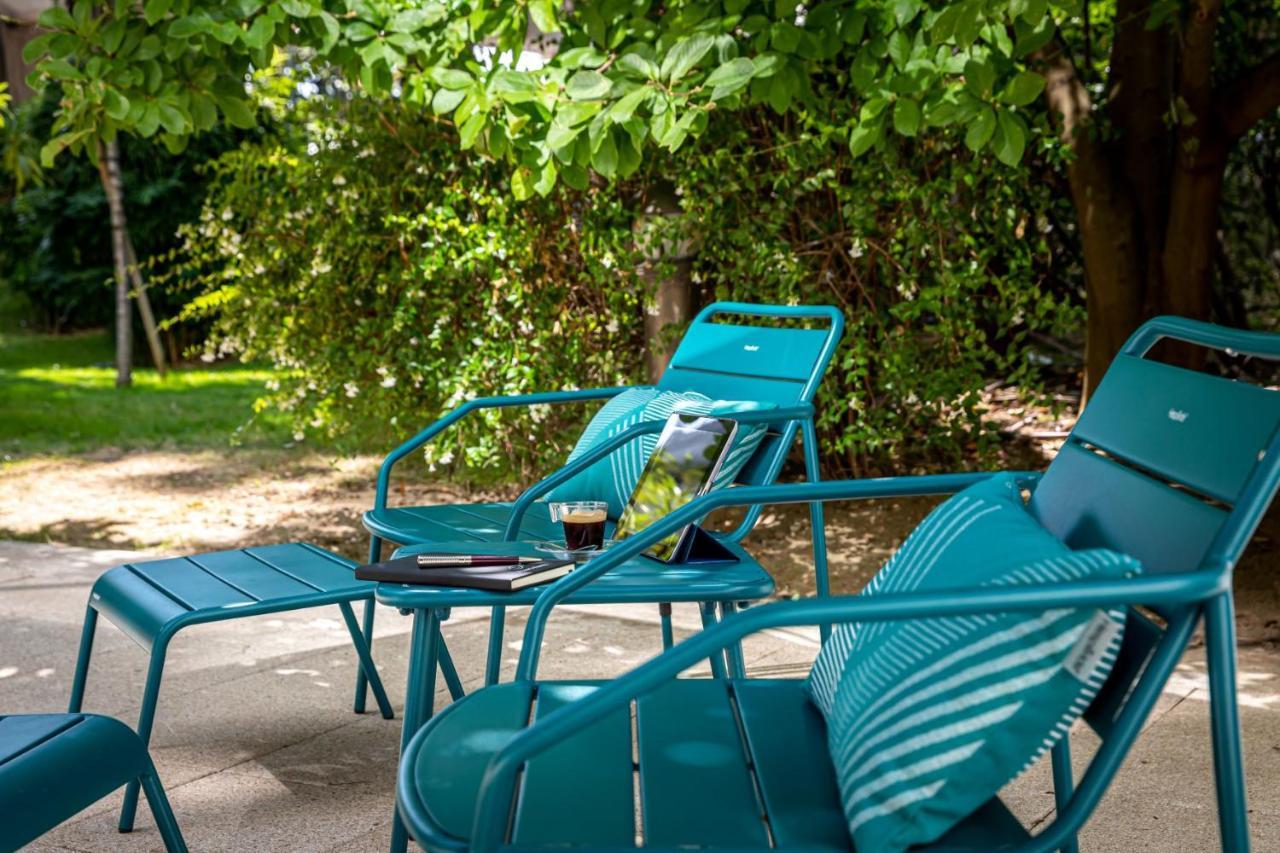 Fraser Suites Paris La Defense Κουρμπεβουά Εξωτερικό φωτογραφία Bistro furniture