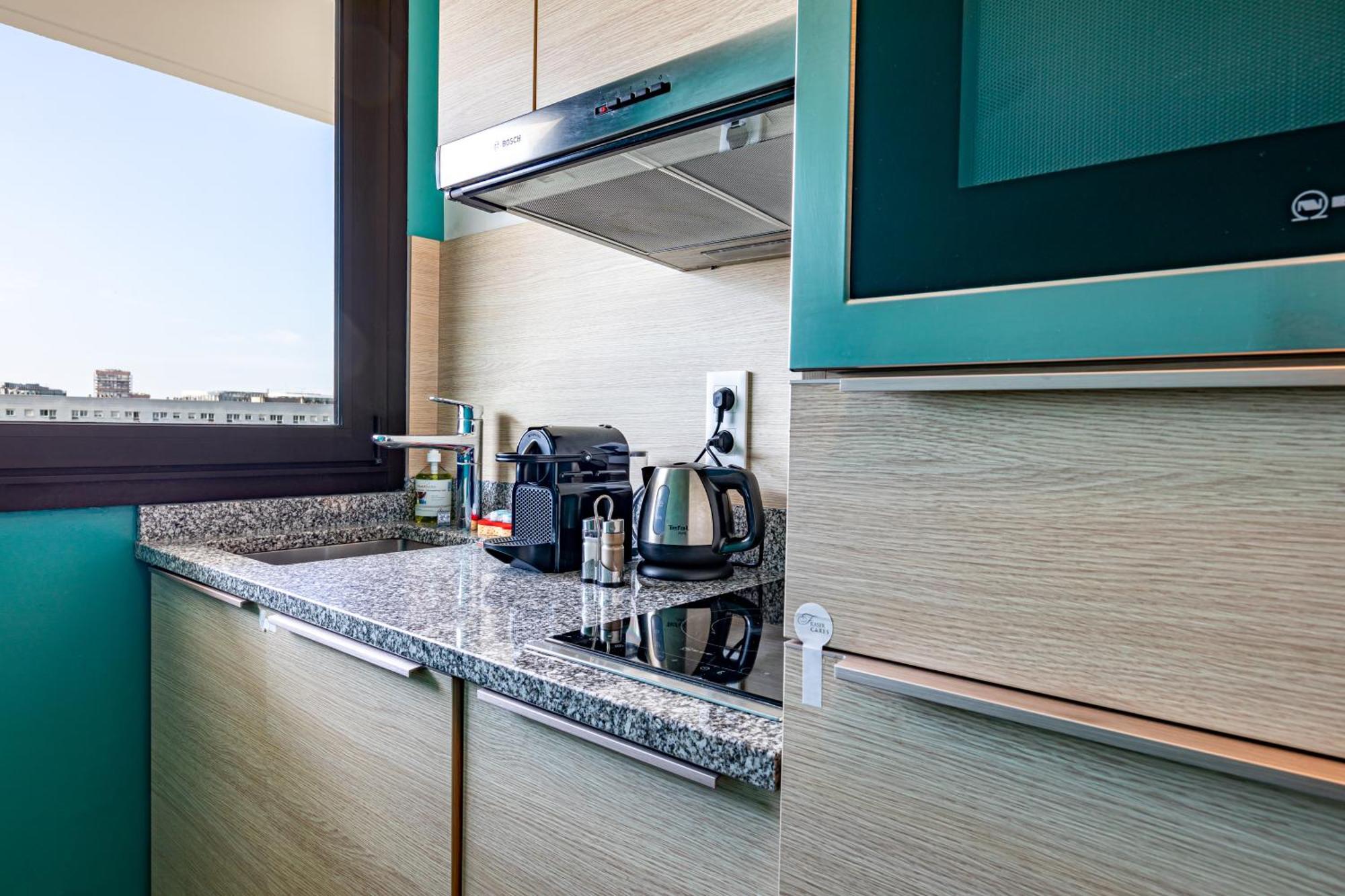 Fraser Suites Paris La Defense Κουρμπεβουά Εξωτερικό φωτογραφία A typical kitchen in a student residence hall