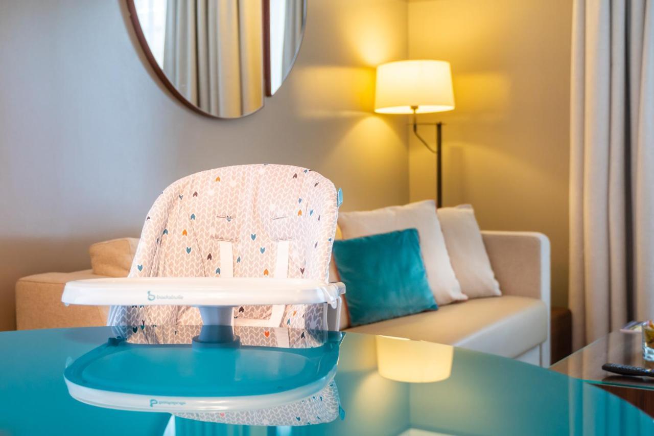 Fraser Suites Paris La Defense Κουρμπεβουά Εξωτερικό φωτογραφία A high chair